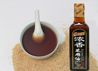 跟隨時(shí)代發(fā)展，不做落伍的芝麻油灌裝機(jī)