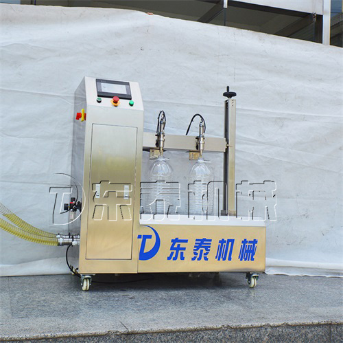 如何清洗小型食用油灌裝機(jī)？東泰告訴你